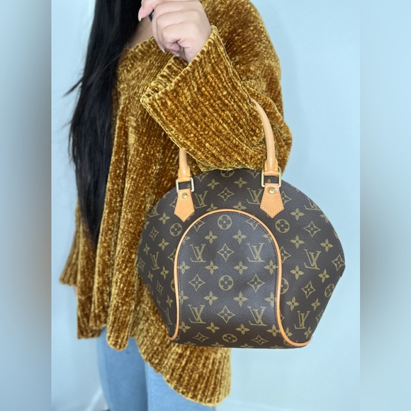 SOLD ♥️ LV Ellipse MM - Picture 2 of 5